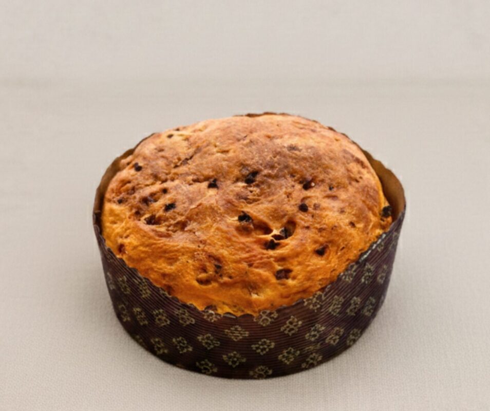 Folar embrulhado numa forma castanha