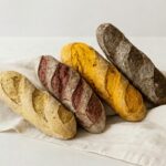 Pães Colorido expostos em fila