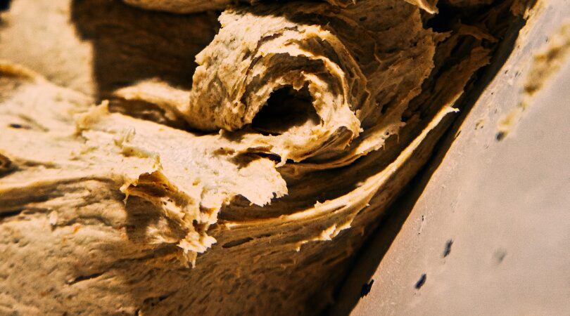 Massa de Pão crua a ser misturada